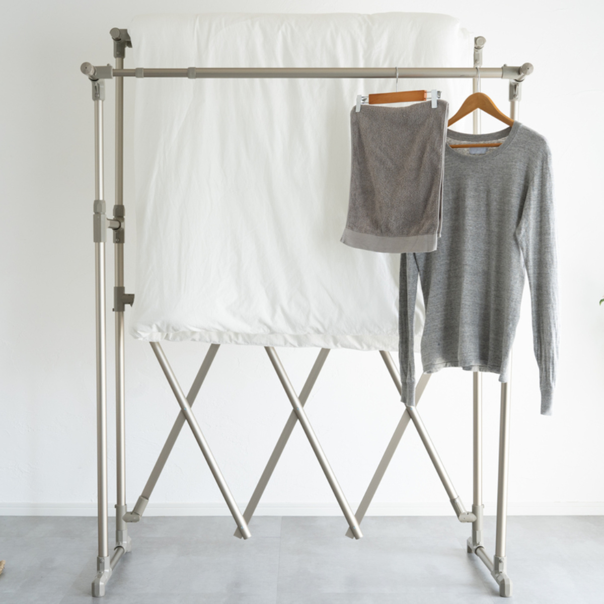 物干し 室内 室外 布団干し Leger 布団も干せるアルミ物干し ( ハンガー 物干しスタンド 洗濯 布団 日本製 軽量 アルミ ランドリー 衣類 折り畳み コンパクト キャスター 省スペース シンプル )