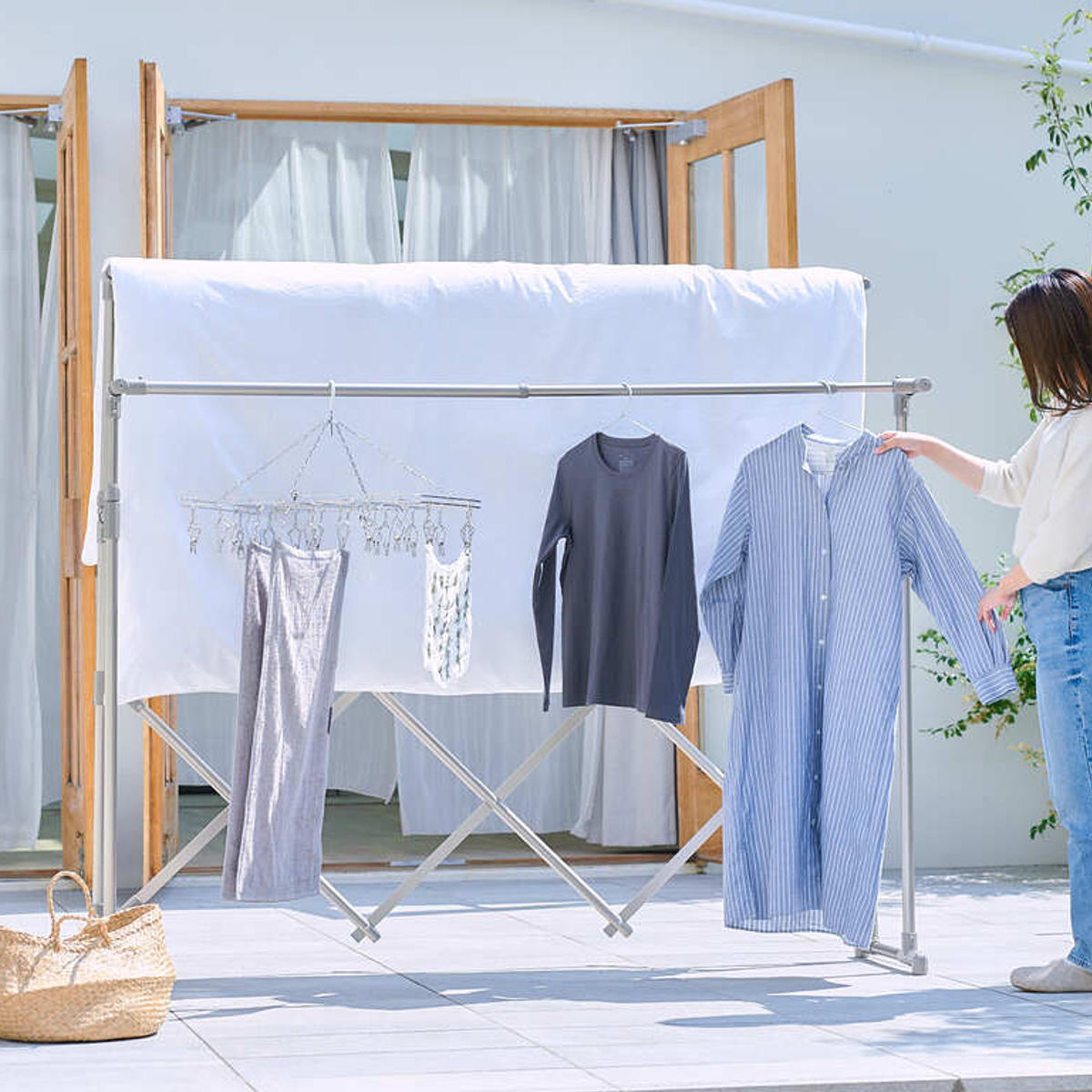 物干し 室内 室外 布団干し Leger 布団も干せるアルミ物干し ( ハンガー 物干しスタンド 洗濯 布団 日本製 軽量 アルミ ランドリー 衣類 折り畳み コンパクト キャスター 省スペース シンプル )