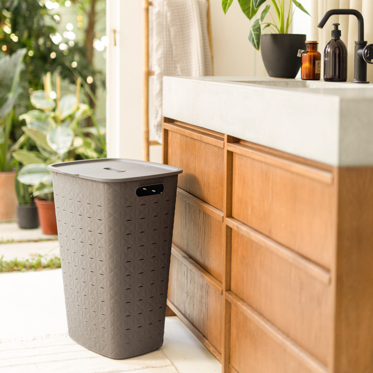 ランドリーバスケット CURVER ソフテックス フタ付き 56L ( カーバー Softex バスケット ランドリー 持ち手付 樹脂 洗濯 脱衣かご 洗濯かご 蓋付き 収納 おもちゃ 水回り 脱衣所 キルティング風 ) 【ブルー】 ブルー