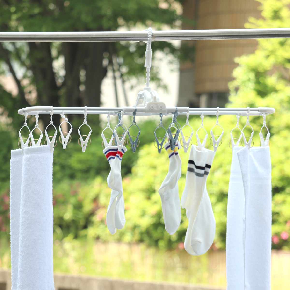 洗濯ハンガー 干し分けランドリー アルミハンガー 角ハンガー スリム 20ピンチ ( 洗濯 ハンガー 物干しハンガー 引っ張るだけ ピンチハンガー 折りたたみ 洗濯ばさみ 20個 アルミ製 軽量 キャッチフック 可動式 ピンチ )
