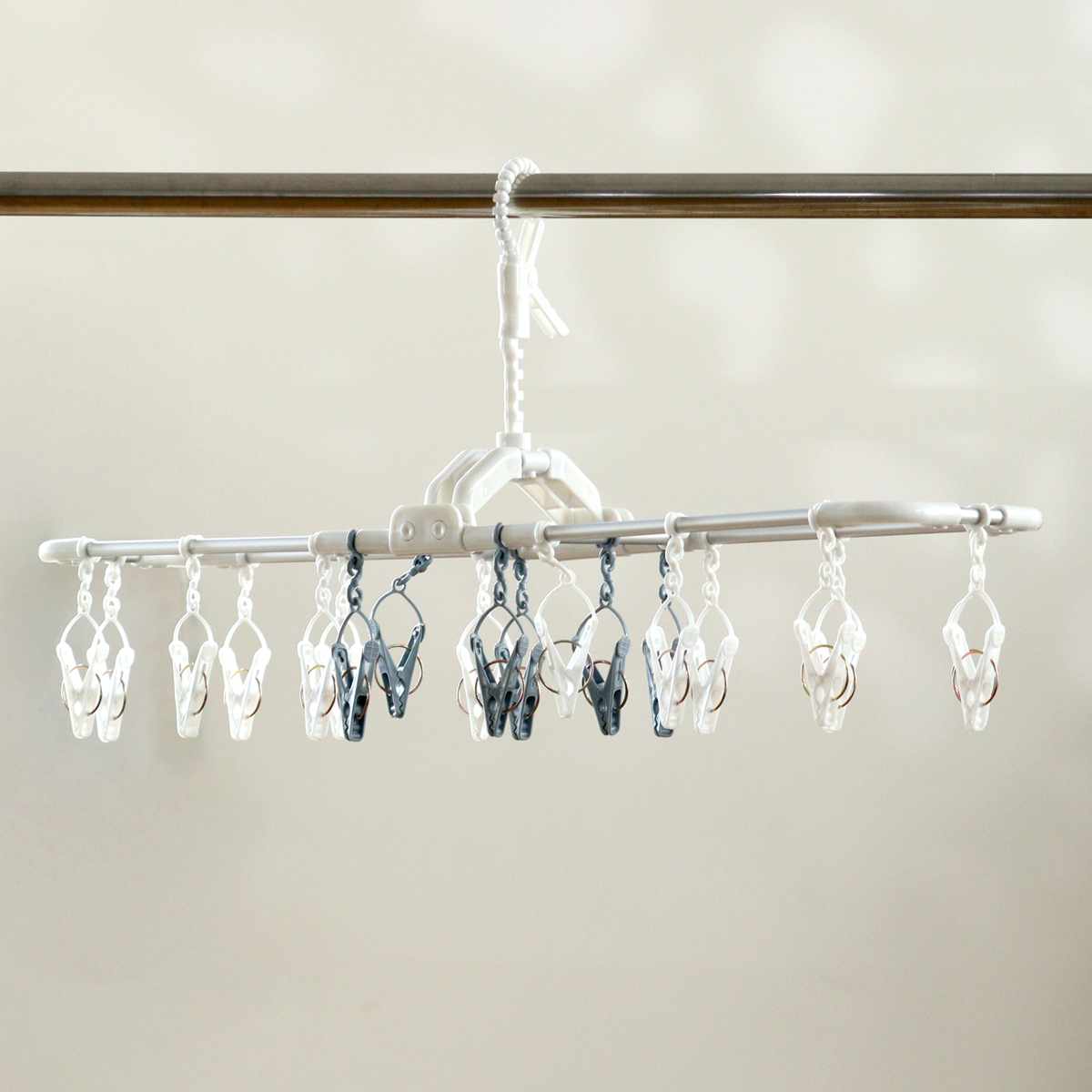 洗濯ハンガー 干し分けランドリー アルミハンガー 角ハンガー スリム 20ピンチ ( 洗濯 ハンガー 物干しハンガー 引っ張るだけ ピンチハンガー 折りたたみ 洗濯ばさみ 20個 アルミ製 軽量 キャッチフック 可動式 ピンチ )