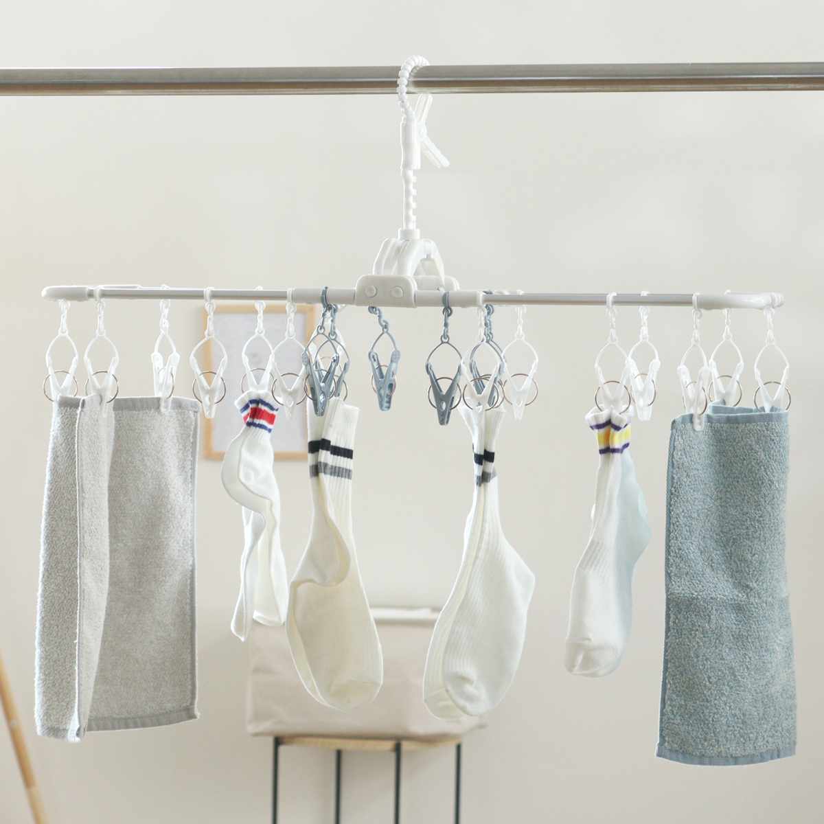 洗濯ハンガー 干し分けランドリー アルミハンガー 角ハンガー スリム 20ピンチ ( 洗濯 ハンガー 物干しハンガー 引っ張るだけ ピンチハンガー 折りたたみ 洗濯ばさみ 20個 アルミ製 軽量 キャッチフック 可動式 ピンチ )