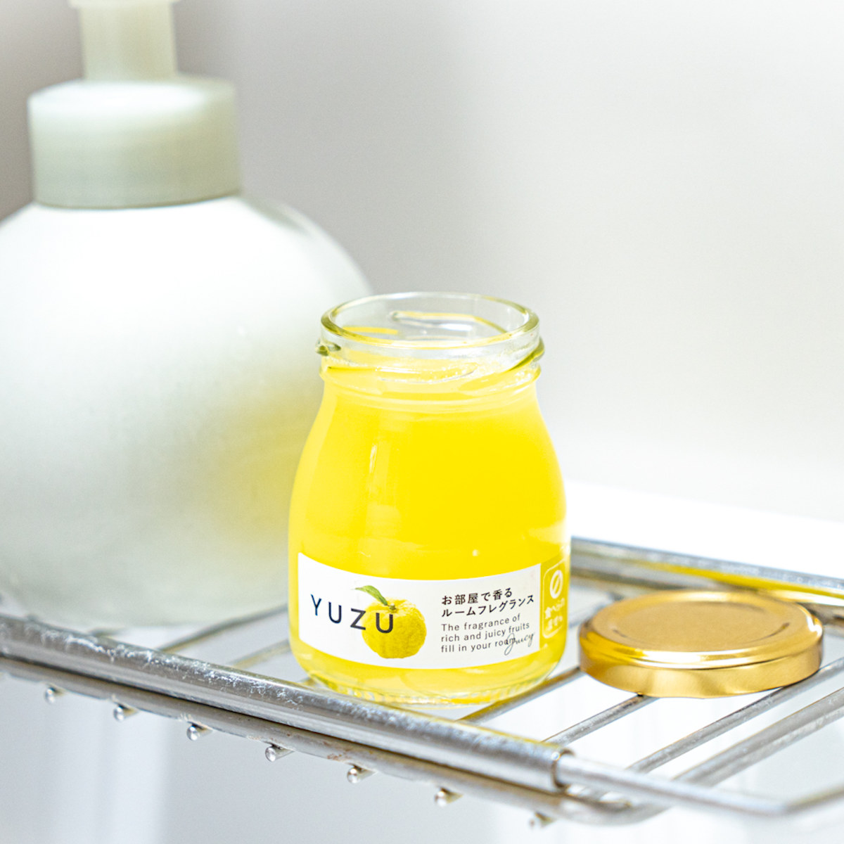 ルームフレグランス まるごとフルーツ フレグランスジェル 90g ( 芳香剤 フレグランス 香り プチギフト フルーツ 置くだけ ジェルタイプ 手軽 コンパクト ディフューザー インテリア おしゃれ 玄関 トイレ 寝室 蓋付き ) 【マスカット】 マスカット