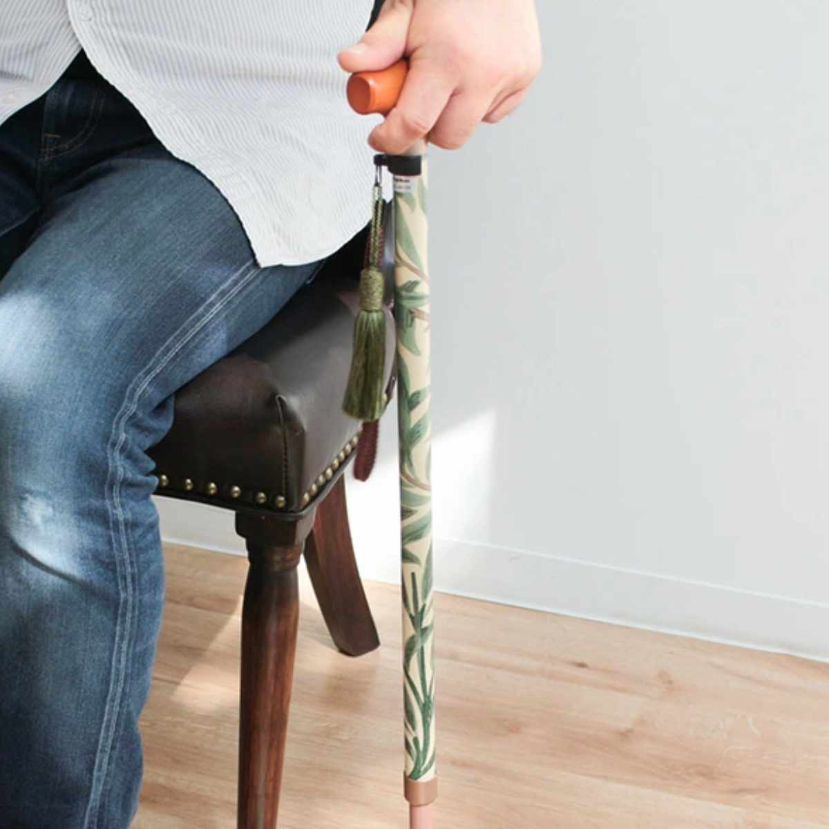 杖 ウィリアムモリス ウィローボウ 伸縮 軽量 おしゃれ 女性 介護 ( 伸縮杖 10段階調節 つえ ウィリアム・モリス ストラップ付き 滑りにくい 歩行補助 外出 散歩 転倒防止 高級感 介護用品 )