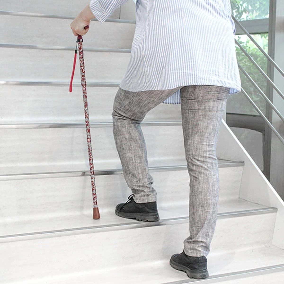 杖 アクティブグレース 折りたたみ 軽量 ステッキ おしゃれ 女性 介護 ( 5段階調節 つえ アルミ製 アルミ SGマーク 外出 福祉散歩 滑りにくい 立ち上がりやすい 立ち上がり補助 転倒防止 負担軽減 ) 【桜ピンク】 桜ピンク