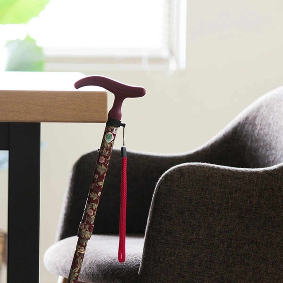 杖 アクティブグレース 折りたたみ 軽量 ステッキ おしゃれ 女性 介護 ( 5段階調節 つえ アルミ製 アルミ SGマーク 外出 福祉散歩 滑りにくい 立ち上がりやすい 立ち上がり補助 転倒防止 負担軽減 ) 【桜ピンク】 桜ピンク