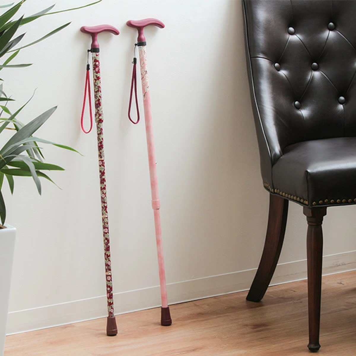 杖 アクティブグレース 折りたたみ 軽量 ステッキ おしゃれ 女性 介護 ( 5段階調節 つえ アルミ製 アルミ SGマーク 外出 福祉散歩 滑りにくい 立ち上がりやすい 立ち上がり補助 転倒防止 負担軽減 ) 【桜ピンク】 桜ピンク