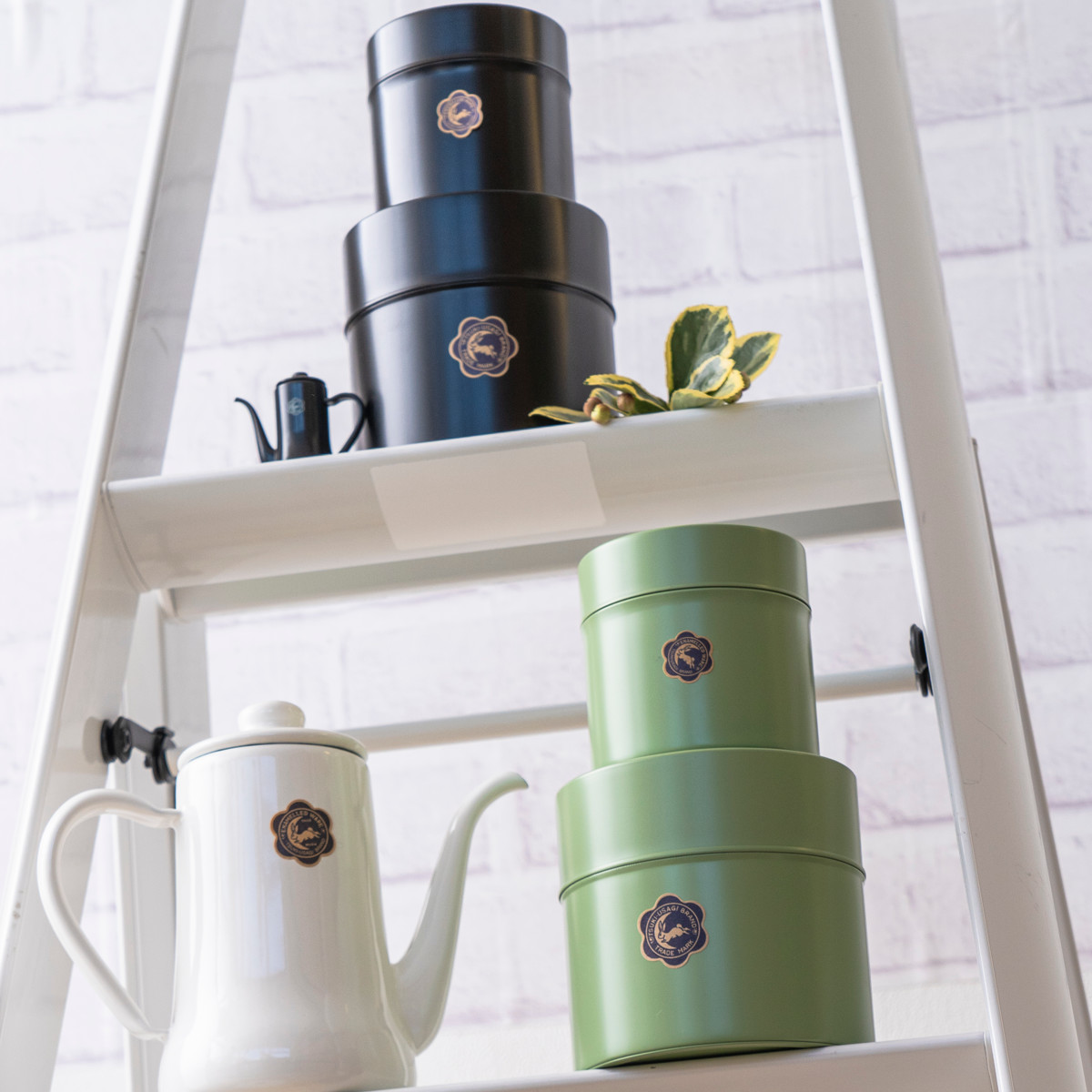 コーヒー缶 月兎印 月兎缶 大 300g 日本製 ( 保存容器 密閉 おしゃれ 茶缶 お茶缶 茶葉容器 お茶保存缶 茶葉入れ 小物入れ インテリア 月兎 お茶容器 ブリキ缶 茶葉保存 お茶っぱ入れ ティーキャニスター 中蓋 うさぎ ) 【グリーン】 グリーン