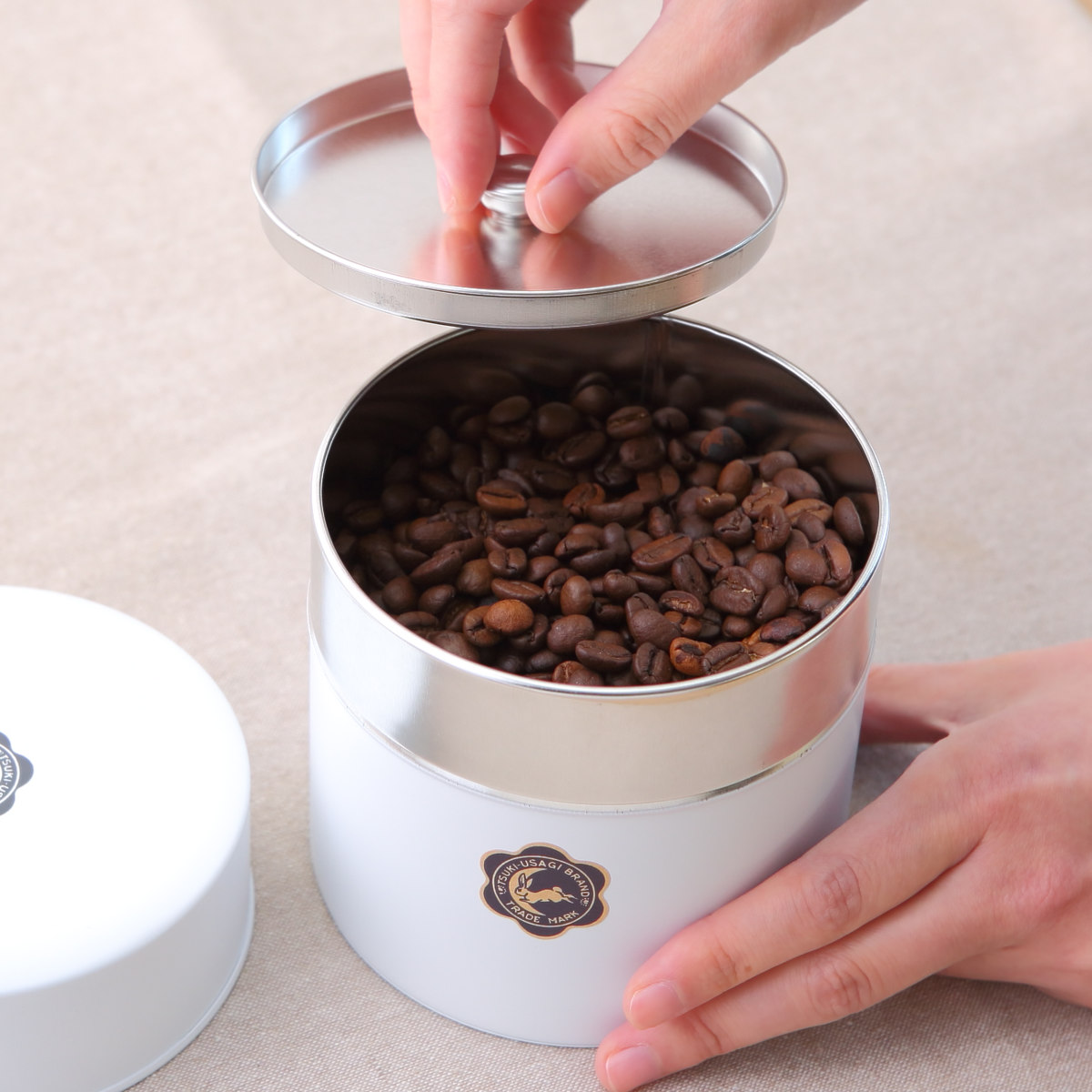 コーヒー缶 月兎印 月兎缶 大 300g 日本製 ( 保存容器 密閉 おしゃれ 茶缶 お茶缶 茶葉容器 お茶保存缶 茶葉入れ 小物入れ インテリア 月兎 お茶容器 ブリキ缶 茶葉保存 お茶っぱ入れ ティーキャニスター 中蓋 うさぎ ) 【グリーン】 グリーン