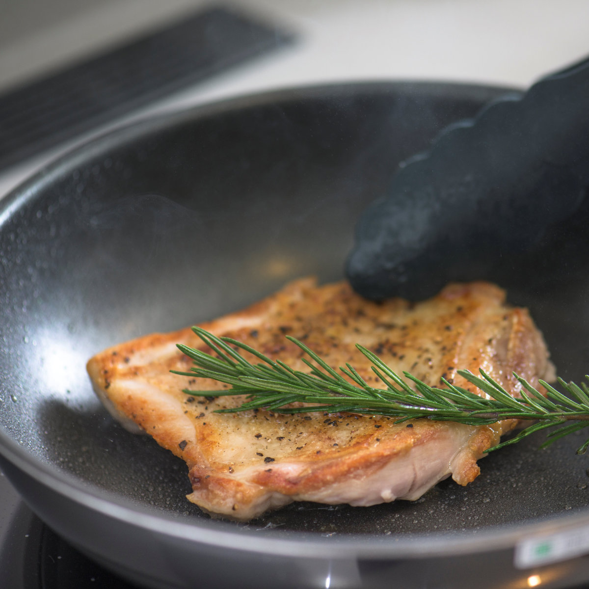 フライパン 24cm IH対応 フライパンDX フジノス 日本製 ( ガス火対応 アルミ ステンレス ふっ素加工 フッ素加工 24センチ 国産 3層構造 フッ素コーティング クラッド 熱伝導 職人 手仕事 本格 燕三条 )