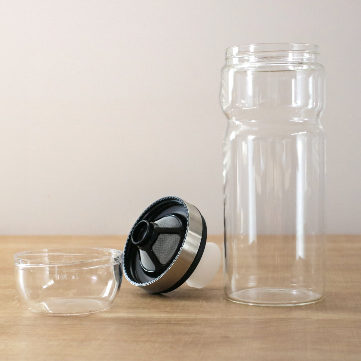 ティーボトル 1L Felio 耐熱ガラス ( 冷水筒 ピッチャー 水差し 麦茶ポット 耐熱 ガラス コップ付き シンプル おしゃれ 冷水ポット 熱湯 ガラス製 麦茶 フレーバーウォーター 出汁 コンパクト スリム )