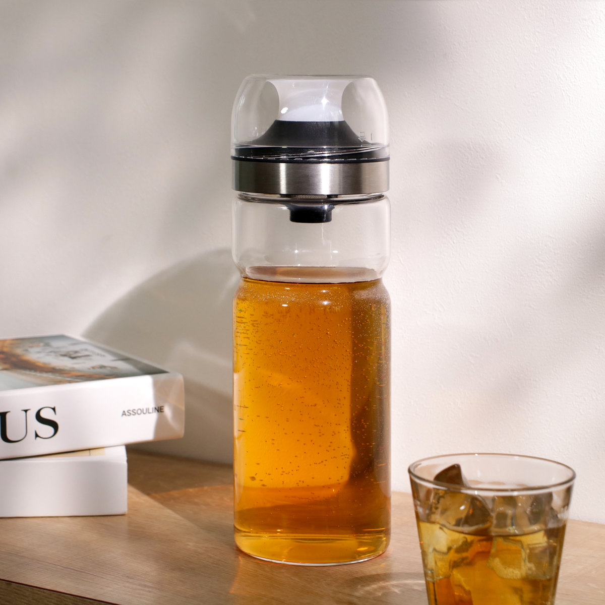 ティーボトル 1L Felio 耐熱ガラス ( 冷水筒 ピッチャー 水差し 麦茶ポット 耐熱 ガラス コップ付き シンプル おしゃれ 冷水ポット 熱湯 ガラス製 麦茶 フレーバーウォーター 出汁 コンパクト スリム )