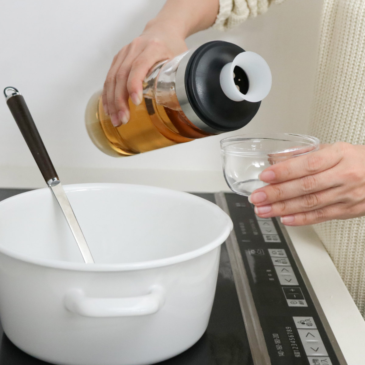 ティーボトル 1L Felio 耐熱ガラス ( 冷水筒 ピッチャー 水差し 麦茶ポット 耐熱 ガラス コップ付き シンプル おしゃれ 冷水ポット 熱湯 ガラス製 麦茶 フレーバーウォーター 出汁 コンパクト スリム )