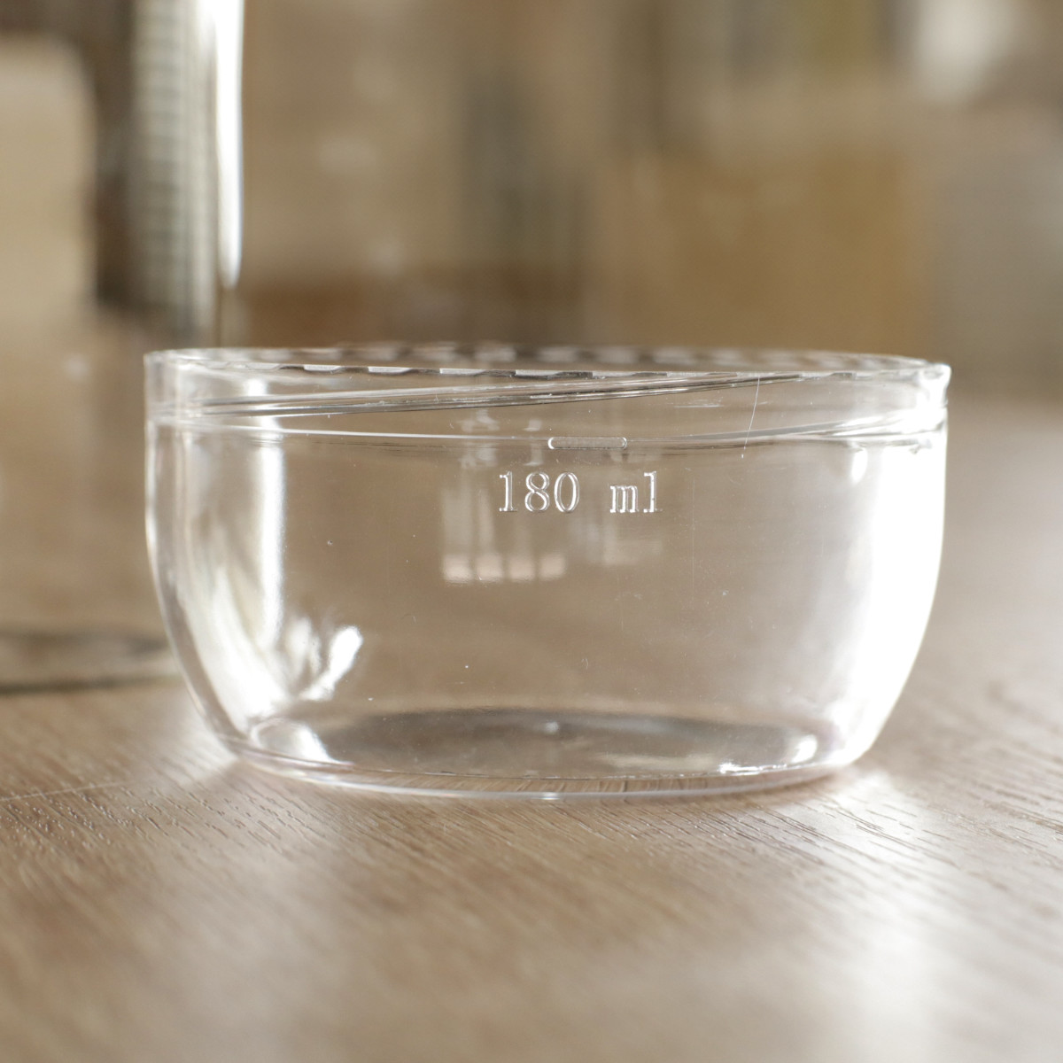 ティーボトル 1L Felio 耐熱ガラス ( 冷水筒 ピッチャー 水差し 麦茶ポット 耐熱 ガラス コップ付き シンプル おしゃれ 冷水ポット 熱湯 ガラス製 麦茶 フレーバーウォーター 出汁 コンパクト スリム )