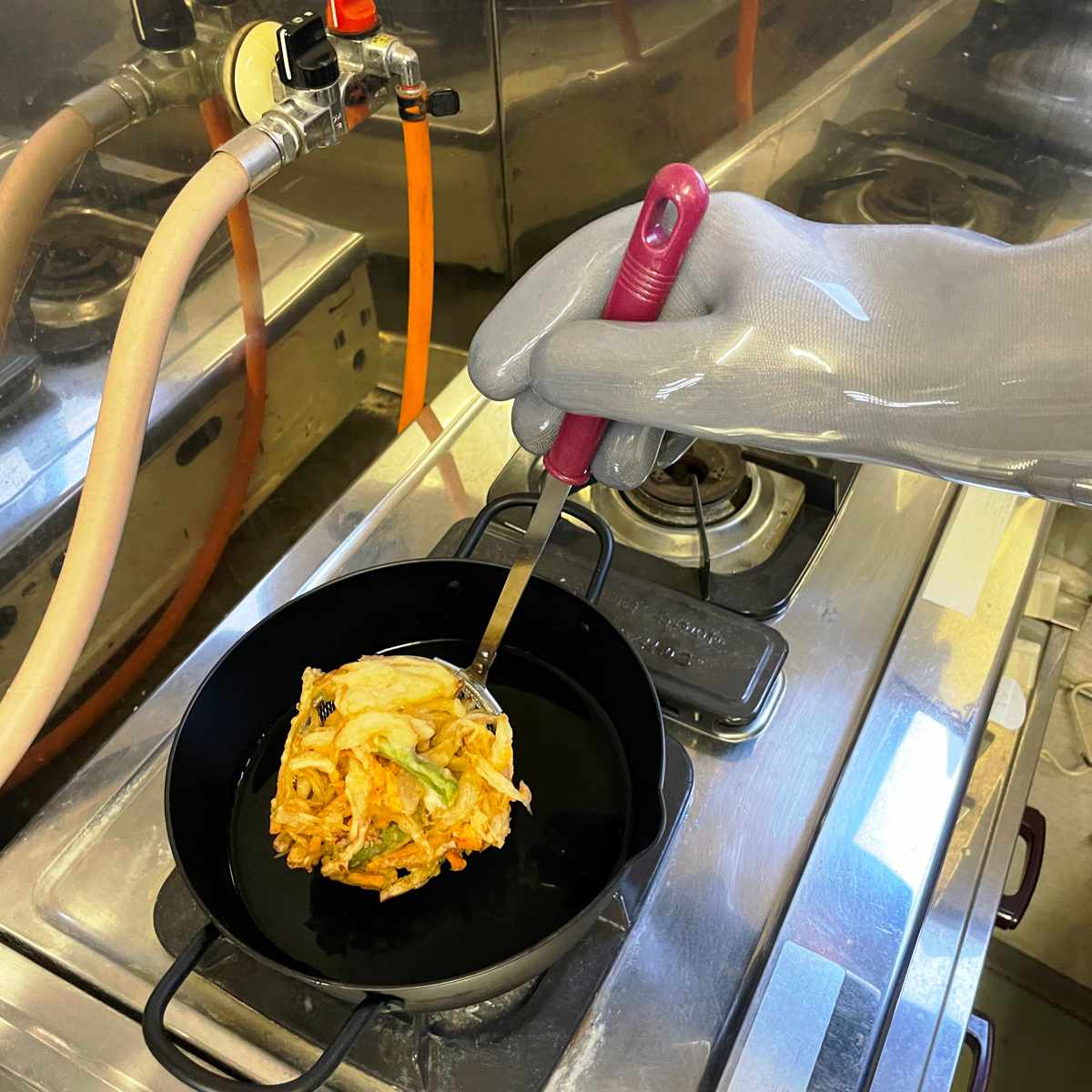 キッチングローブ Felio 防水 耐熱 グローブ ( 耐熱グローブ オーブンミット ロング 鍋つかみ 手袋 ミトン シリコン キッチンミトン 耐熱ミトン ロングミトン 鍋掴み 耐熱素材 厚手 オーブン料理 鉄板 アウトドア ) 【グレー】 グレー