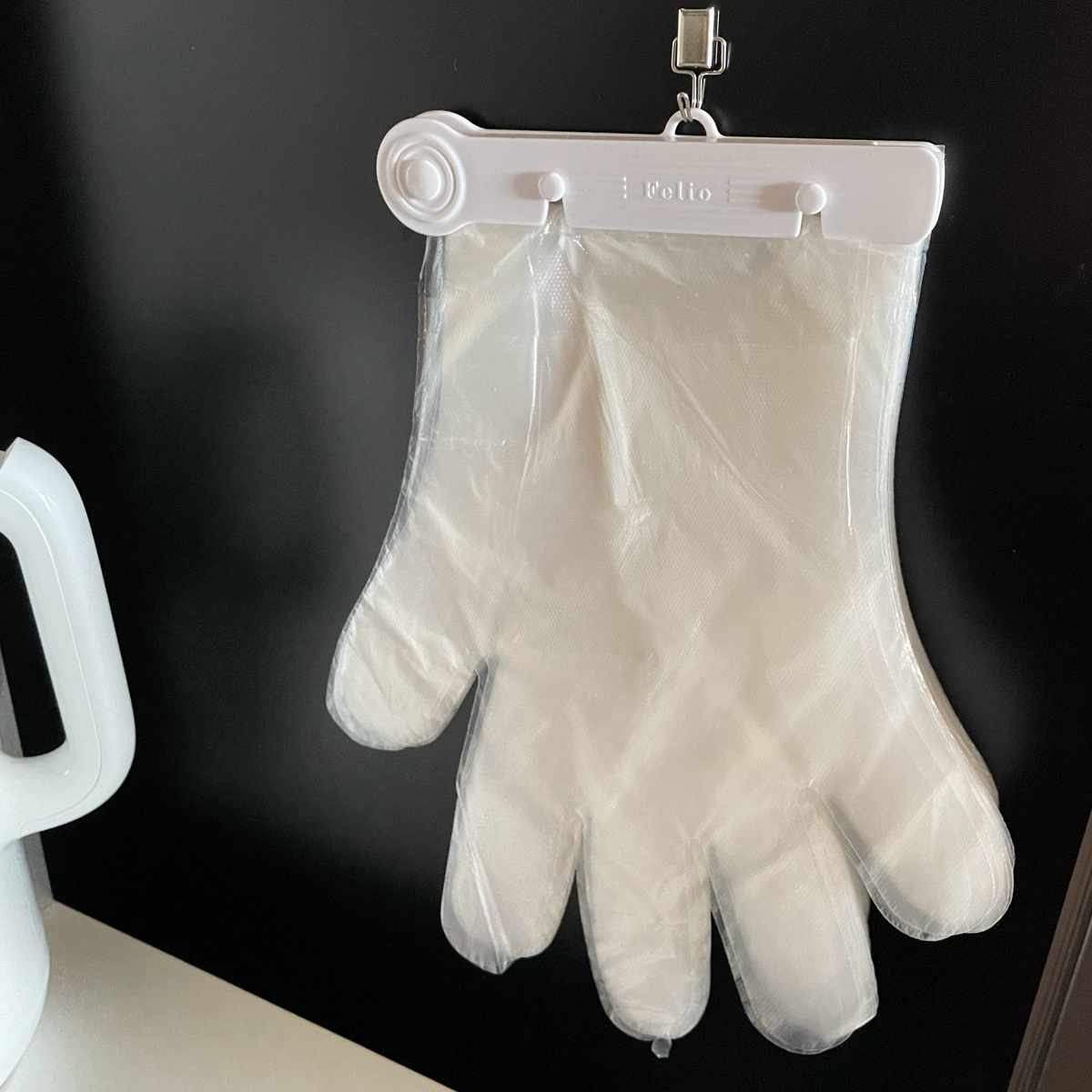 ビニール手袋 ワンタッチ ポリエチ 手袋 100枚入り ( 使い捨て 左右両用 ポリエチレン PE手袋 使い捨て手袋 冷蔵庫 便利 使いやすい 調理 料理 掃除 キッチン 洗面所 浴室 作業 介護 園芸 手ぶくろ てぶくろ ) 【ブラック】 ブラック