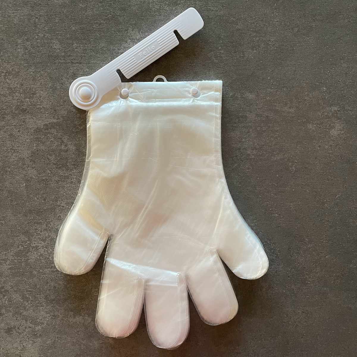 ビニール手袋 ワンタッチ ポリエチ 手袋 100枚入り ( 使い捨て 左右両用 ポリエチレン PE手袋 使い捨て手袋 冷蔵庫 便利 使いやすい 調理 料理 掃除 キッチン 洗面所 浴室 作業 介護 園芸 手ぶくろ てぶくろ ) 【ブラック】 ブラック