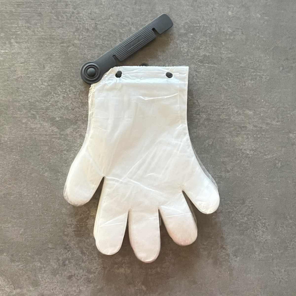 ビニール手袋 ワンタッチ ポリエチ 手袋 100枚入り ( 使い捨て 左右両用 ポリエチレン PE手袋 使い捨て手袋 冷蔵庫 便利 使いやすい 調理 料理 掃除 キッチン 洗面所 浴室 作業 介護 園芸 手ぶくろ てぶくろ ) 【ブラック】 ブラック