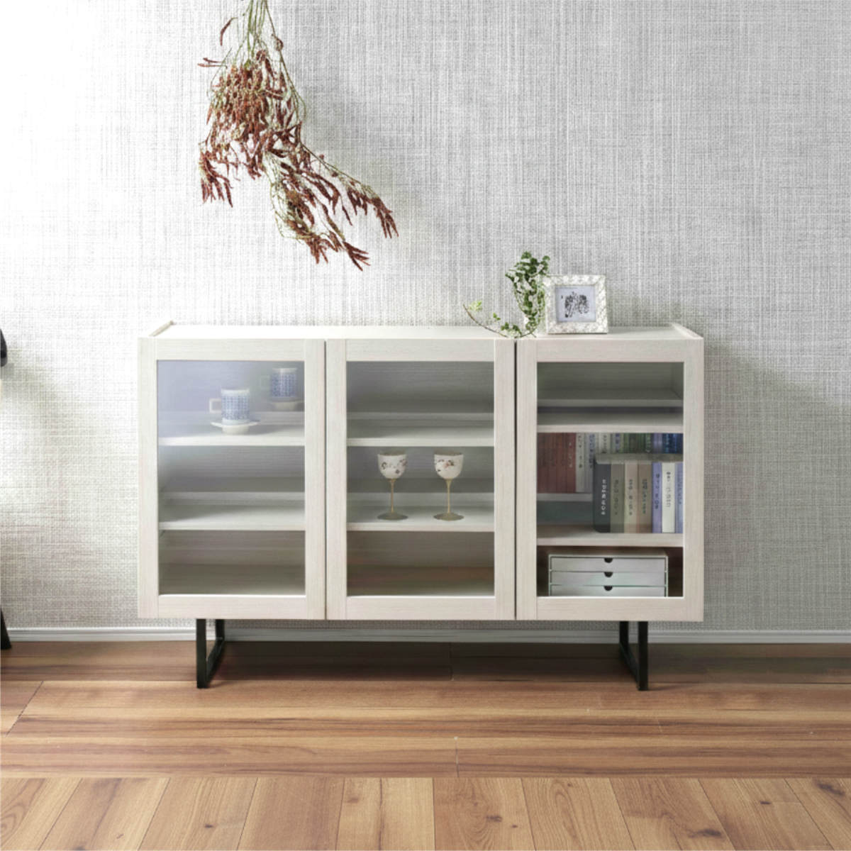 サイドボード 幅119.8cm 日本製 完成品 木目調 ガラス戸 可動棚 お掃除ロボット対応 ( リビングボード 棚 収納 家具 ガラス扉 前後可動棚 奥行スリム 低ホルムアルデヒド ウォールナット ホワイトウッド ) 【ホワイトウッド】 ホワイトウッド