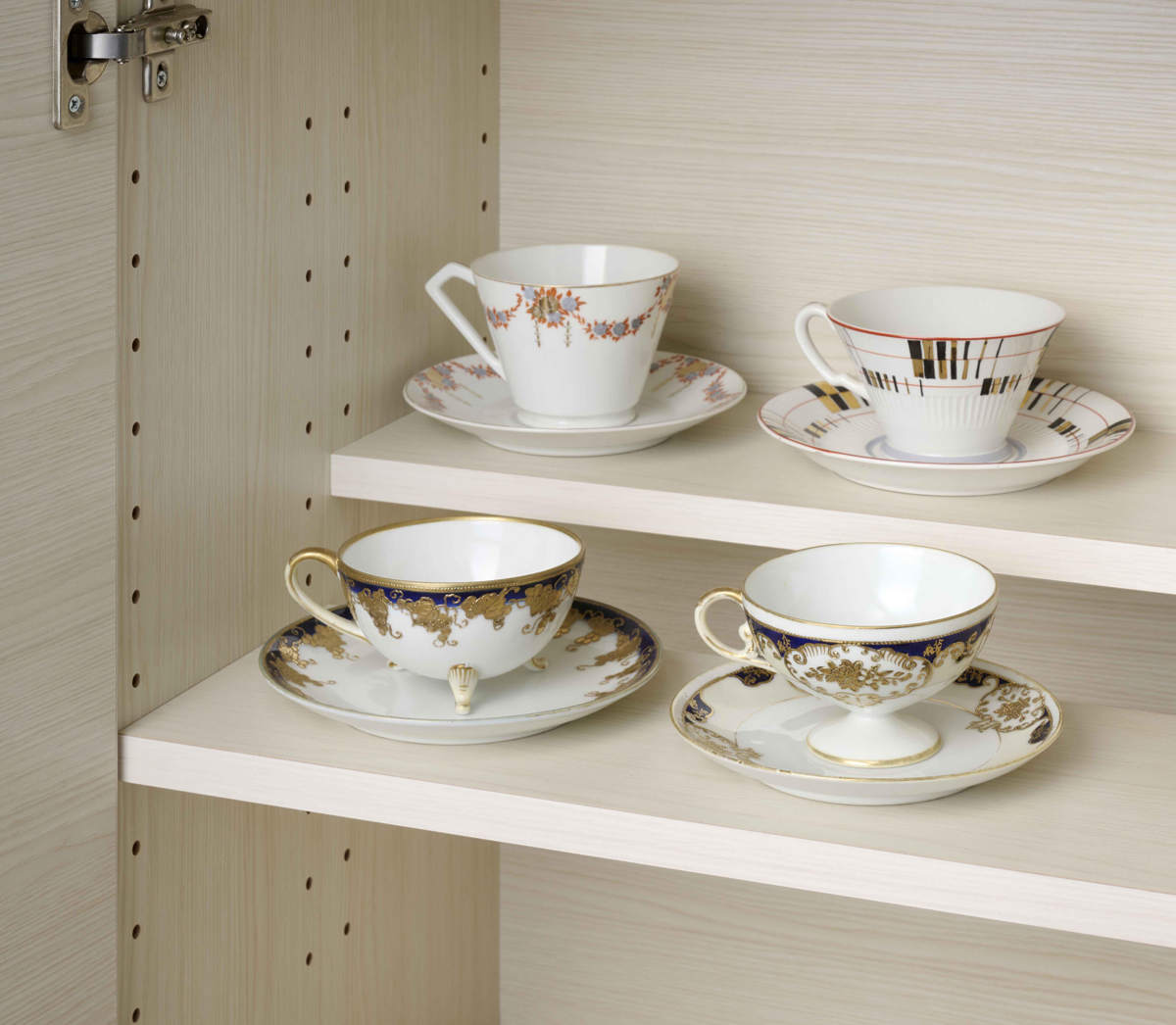 サイドボード 幅119.8cm 日本製 完成品 木目調 ガラス戸 可動棚 お掃除ロボット対応 ( リビングボード 棚 収納 家具 ガラス扉 前後可動棚 奥行スリム 低ホルムアルデヒド ウォールナット ホワイトウッド ) 【ホワイトウッド】 ホワイトウッド