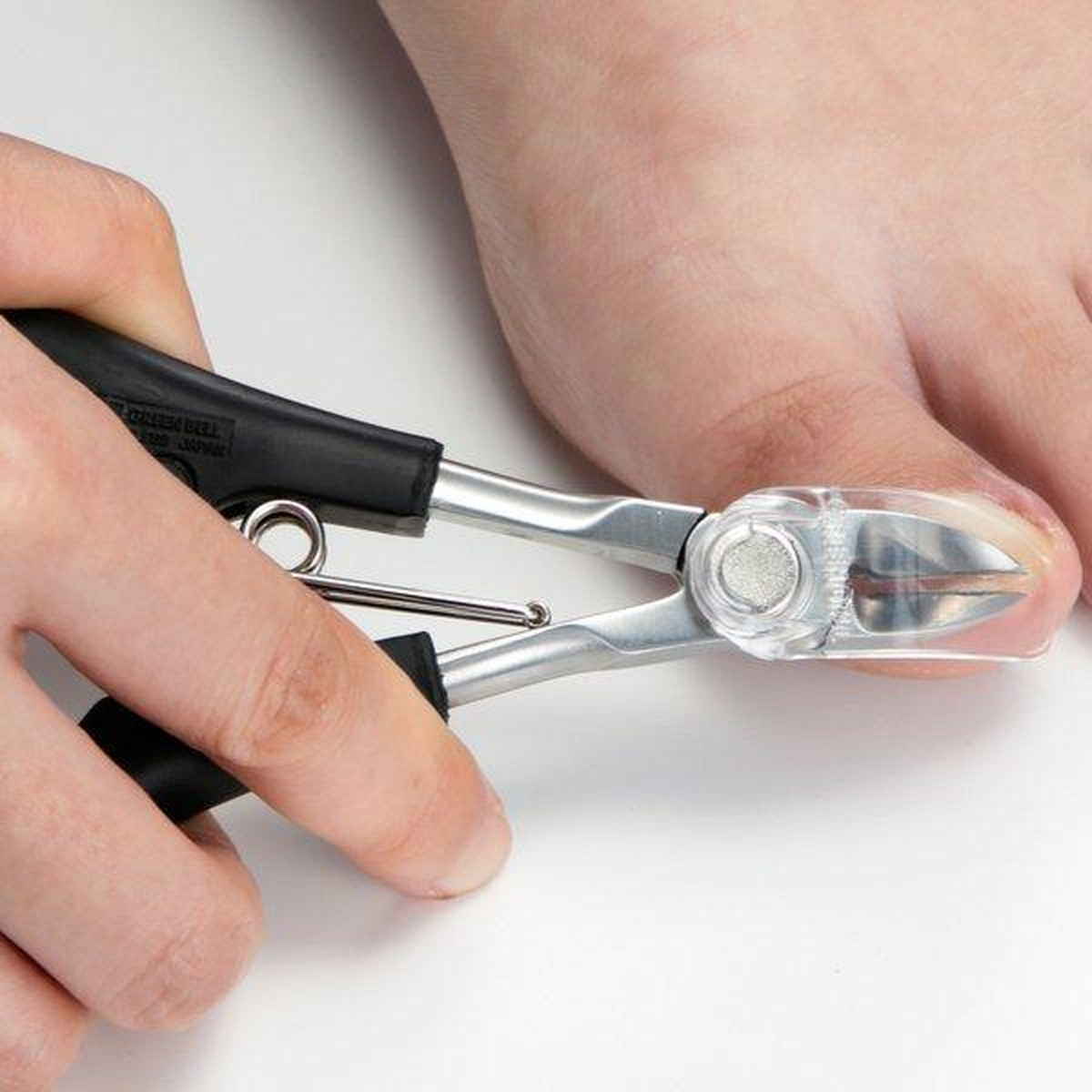 爪切り ニッパー 爪飛びガード付き 匠の技 日本製 （ 爪きり つめきり ネイルケア 爪飛びカバー付き 巻き爪 足の爪 ツメ 固い爪 変形した爪 ニッパータイプ バネ 切りやすい こだわり 職人 切れ味 長持ち 爪 飛び散らない ）