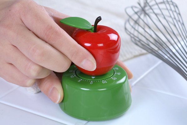 Lohaco キッチンタイマー アップル ゼンマイ式 クッキングタイマー ダイヤルタイマー キッチンツール 手動 回転式 キッチン用品 キッチン雑貨 キッチン小物 台所用品 調理用品 調理雑貨 タイマー スケール リビングート ロハコ店