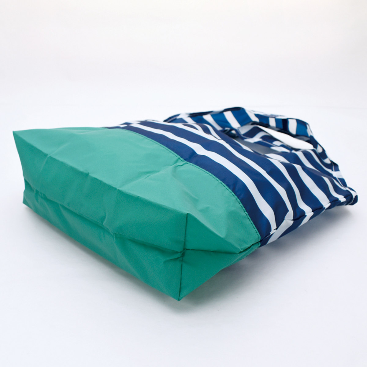 エコバッグ 反射で光るエコバッグ Sサイズ PASSO ソリッド ( ショッピングバッグ 買い物かばん 買い物袋 光る 洗える 洗濯OK 洗濯できる 折りたたみ マチ付き マチ有り コンパクト おしゃれ 夜間 夜道 犬の散歩 ウォーキング ) 【レッド】 レッド