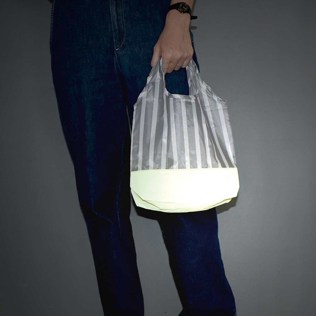 エコバッグ 反射で光るエコバッグ Sサイズ PASSO ソリッド ( ショッピングバッグ 買い物かばん 買い物袋 光る 洗える 洗濯OK 洗濯できる 折りたたみ マチ付き マチ有り コンパクト おしゃれ 夜間 夜道 犬の散歩 ウォーキング ) 【レッド】 レッド