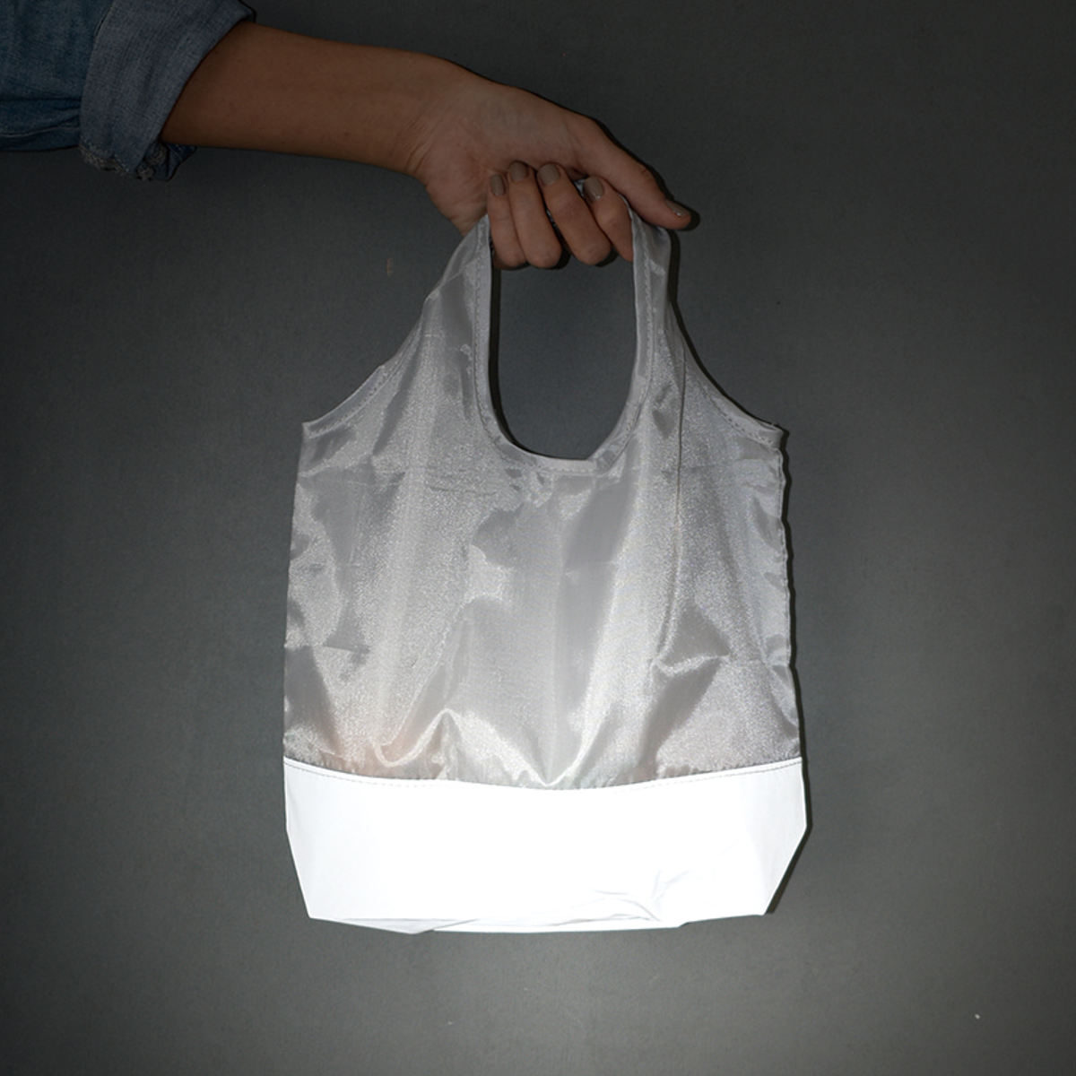 エコバッグ 反射で光るエコバッグ Sサイズ PASSO ソリッド ( ショッピングバッグ 買い物かばん 買い物袋 光る 洗える 洗濯OK 洗濯できる 折りたたみ マチ付き マチ有り コンパクト おしゃれ 夜間 夜道 犬の散歩 ウォーキング ) 【レッド】 レッド