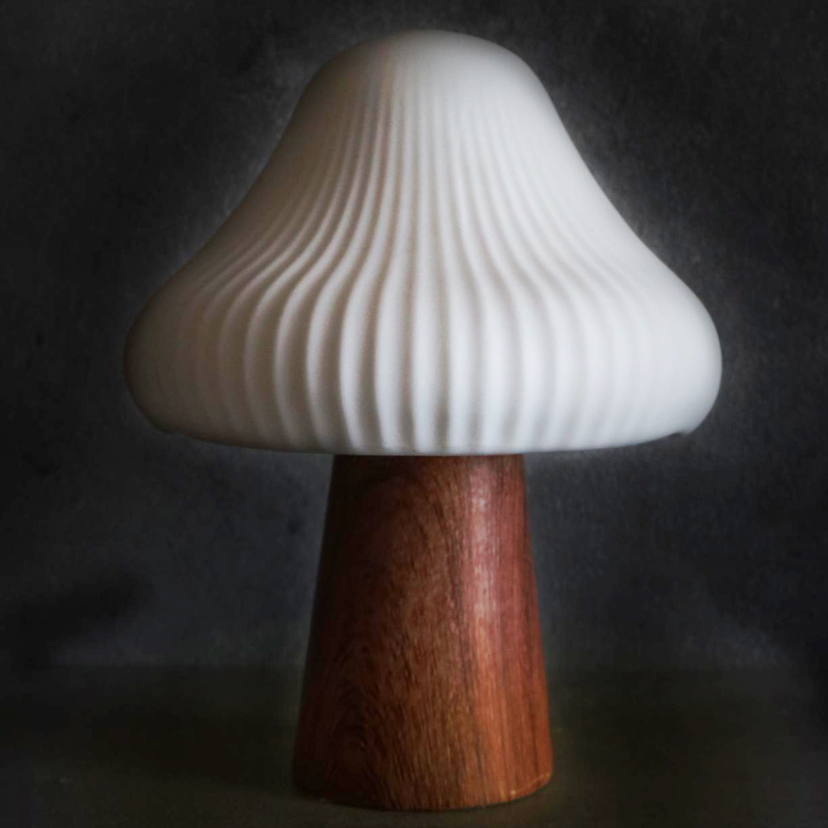 テーブルライト Lumo LED付き セラミック マッシュルーム ( タイマー機能付き インテリア ライト 照明 卓上 LED コードレス 電池式 置き型 光る きのこ コンパクト 可愛い かわいい おしゃれ 北欧 ) 【スリム】 スリム