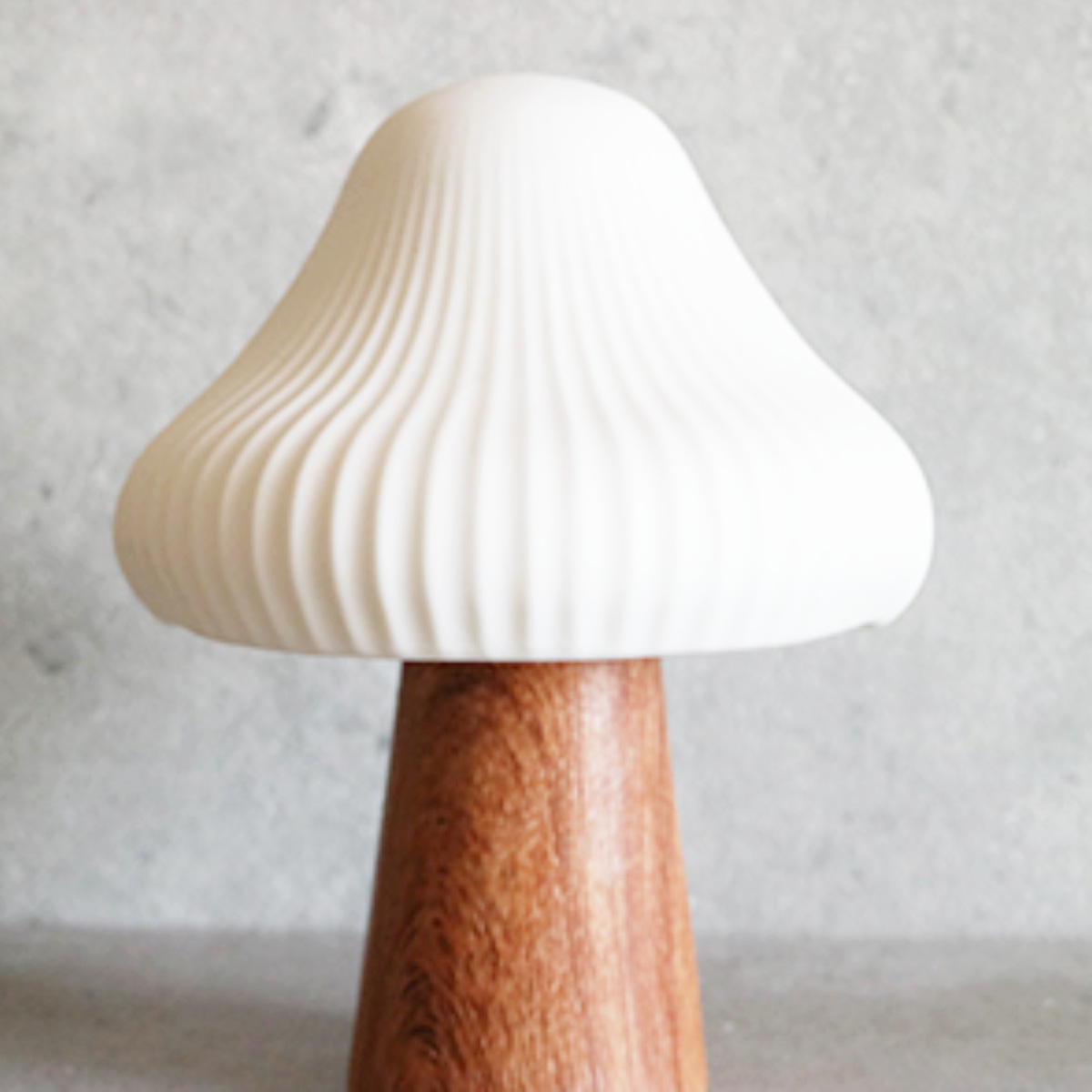 テーブルライト Lumo LED付き セラミック マッシュルーム ( タイマー機能付き インテリア ライト 照明 卓上 LED コードレス 電池式 置き型 光る きのこ コンパクト 可愛い かわいい おしゃれ 北欧 ) 【スリム】 スリム