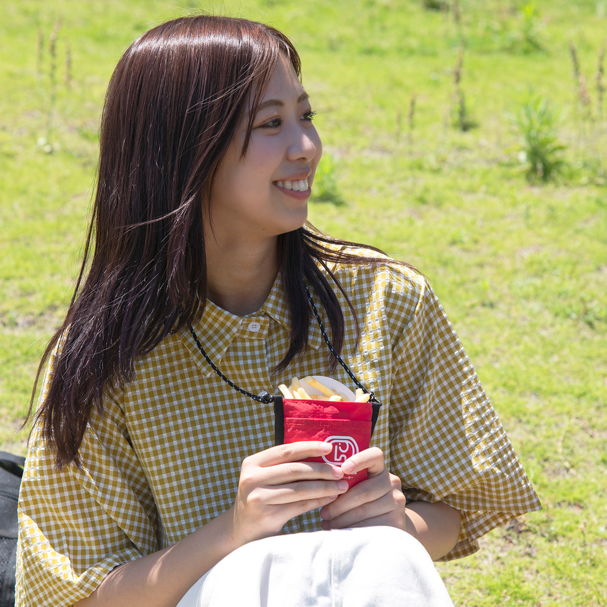 ドムドムハンバーガー ドリンクネックホルダー DAY OUT ( DOM DOM ドムドムバーガー テイクアウト デイアウト ポテト スナック ドリンクホルダー 持ち歩き ストラップ付 ハンズフリー ドリンクカバー 飲み物 ) 【WHITE】 WHITE