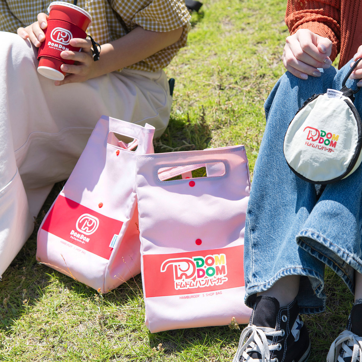 ドムドムハンバーガー ハンバーガーショップバッグ DAY OUT ランチバッグ ( DOM DOM ドムドムバーガー テイクアウト デイアウト ハンバーガー ポテト 持ち歩き 手提げバッグ コンパクト 折りたたみ 収納 エコバッグ ) 【RED旧】 RED旧