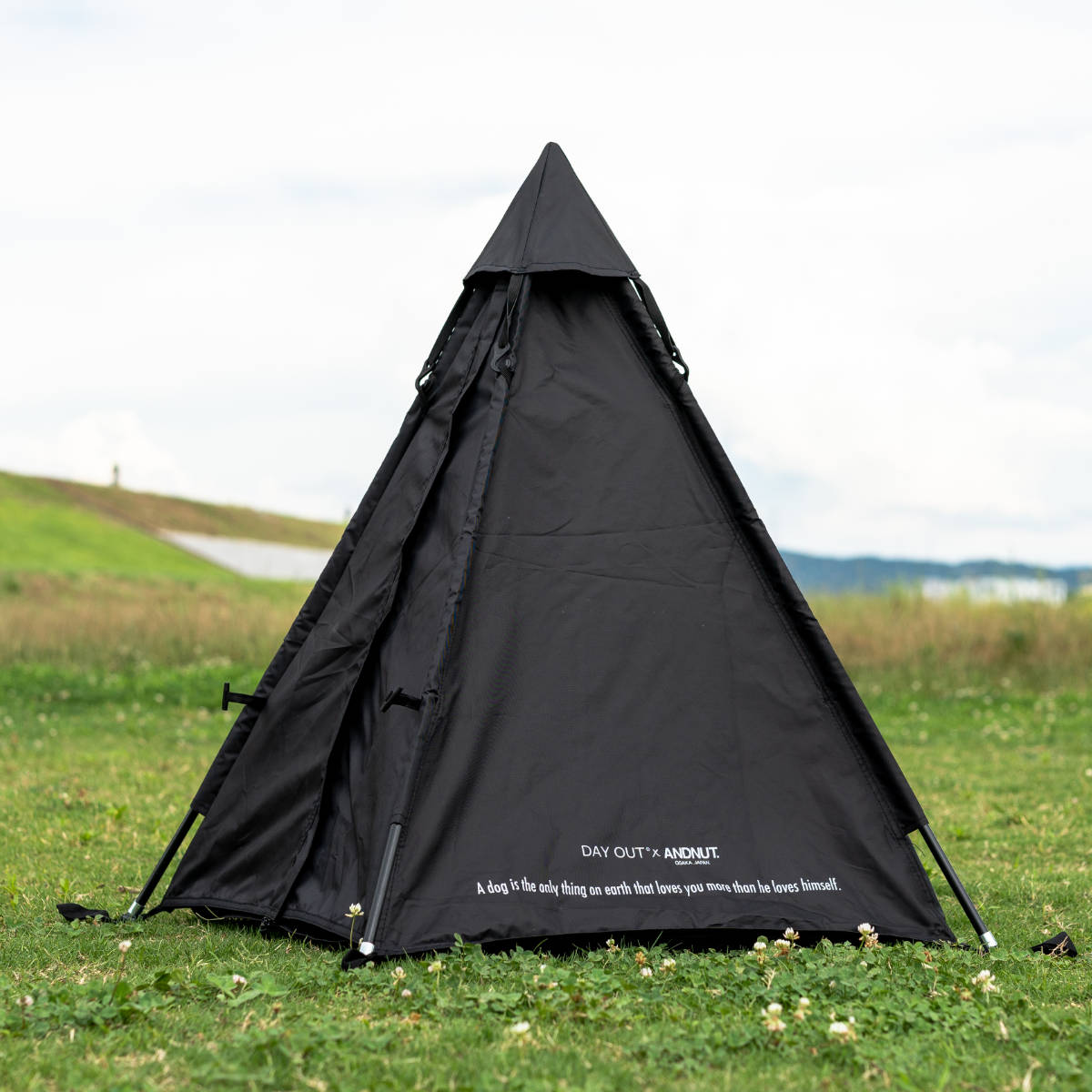 テント ペット Woof!!Woof!! Dog Tippy Tent 犬 ( ペットテント ティピーテント 犬用テント ペット用 ペットハウス 屋外 組み立て コンパクト おしゃれ ペットベッド 犬用 小型犬 キャンプ アウトドア 耐水 ケース付 ) 【ブラック】 ブラック