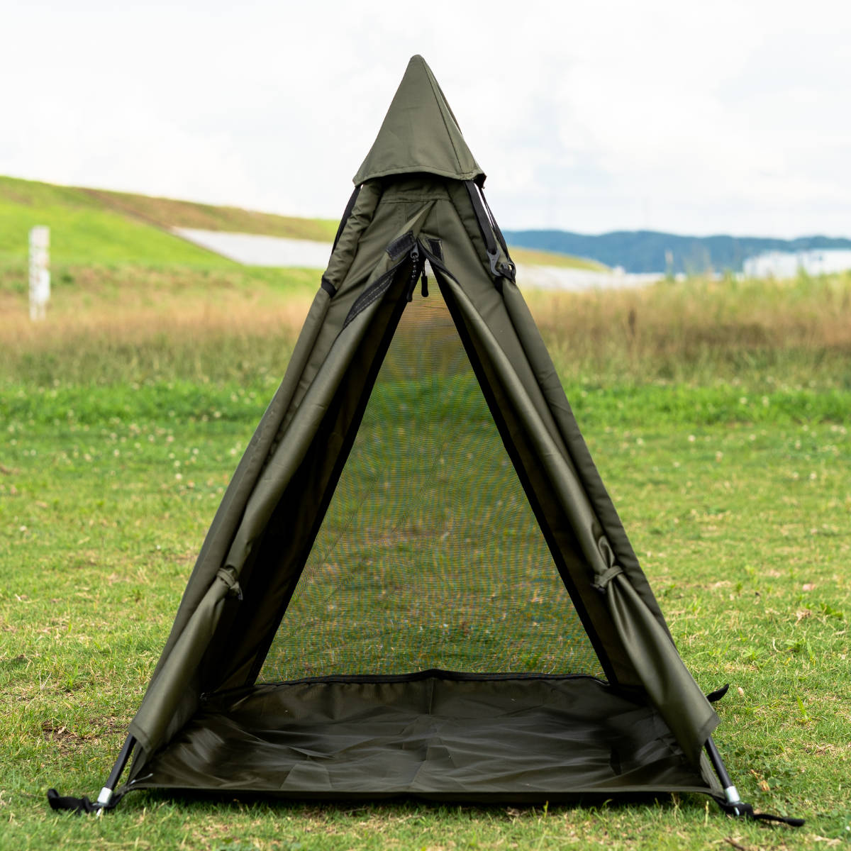 テント ペット Woof!!Woof!! Dog Tippy Tent 犬 ( ペットテント ティピーテント 犬用テント ペット用 ペットハウス 屋外 組み立て コンパクト おしゃれ ペットベッド 犬用 小型犬 キャンプ アウトドア 耐水 ケース付 ) 【ブラック】 ブラック