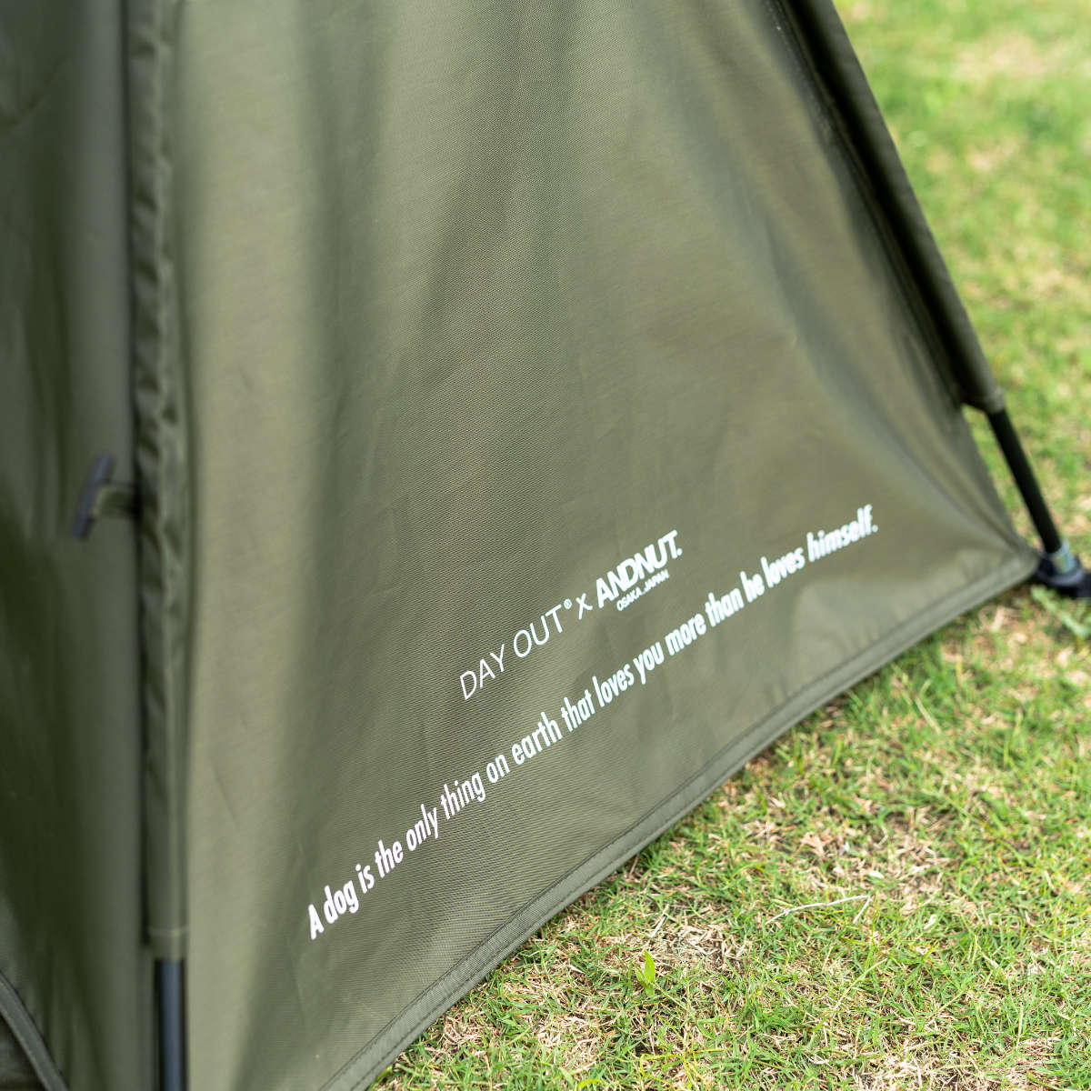 テント ペット Woof!!Woof!! Dog Tippy Tent 犬 ( ペットテント ティピーテント 犬用テント ペット用 ペットハウス 屋外 組み立て コンパクト おしゃれ ペットベッド 犬用 小型犬 キャンプ アウトドア 耐水 ケース付 ) 【ブラック】 ブラック