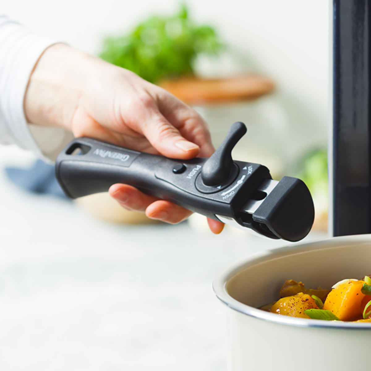 GREEN PAN 着脱ハンドル クリックシェフ専用 ( グリーンパン 取っ手がとれる 持ち手 ハンドル 専用持ち手 着脱可能 2段階ロック ワンタッチ パーツ マルチハンドル 調理器具 着脱取っ手 取っ手のとれるフライパン )