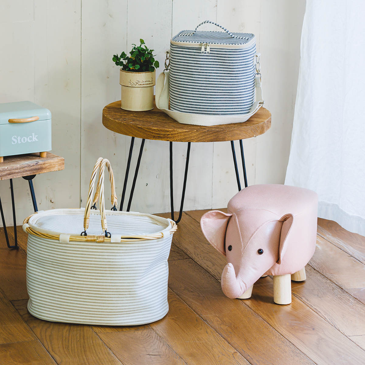 アニマルスツール ゾウ 座面高26.5cm ティーア・スツール・エレファント ( 椅子 チェア アニマル 動物 ロー レザー調 木製脚 キッズ リビング 北欧 ナチュラル おしゃれ かわいい コンパクト クッション ) 【イエロー】 イエロー