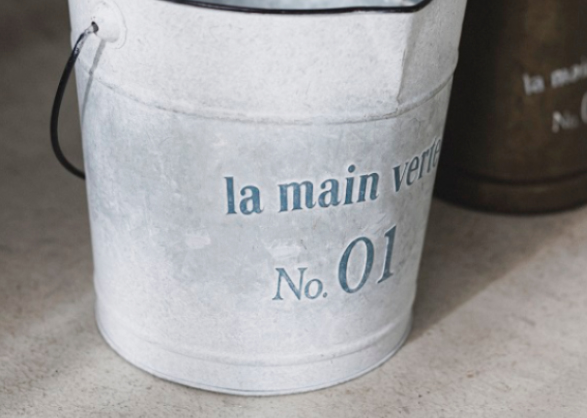 バケツ オーナメント グランディール ( ガーデニング雑貨 ディスプレイ ブリキ 置く おしゃれ オブジェ ヴィンテージ 園芸 エクステリア 雑貨 飾り アイアン ガーデンオーナメント 庭 ベランダ ガーデニング インテリア ) 【ホワイト】 ホワイト