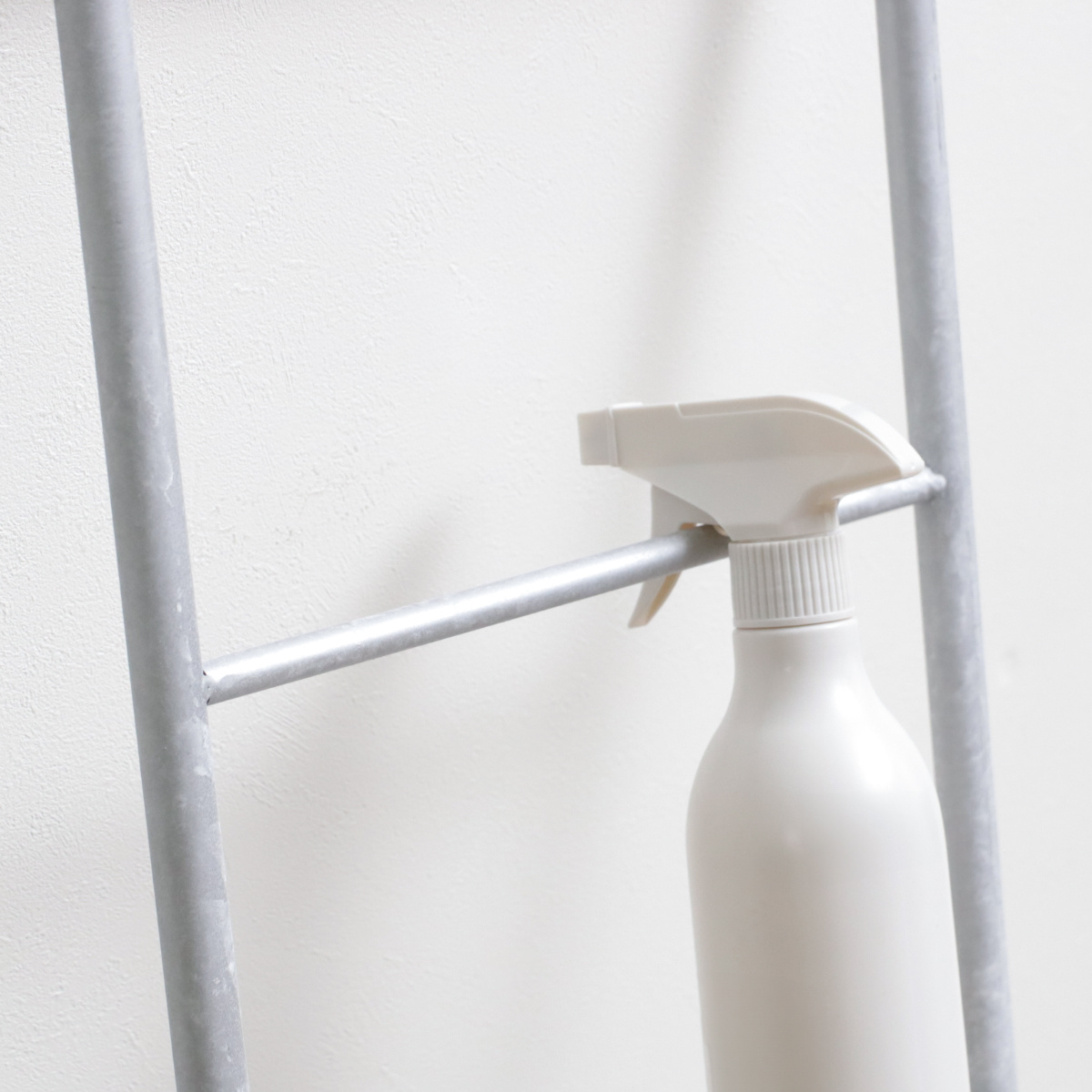 はしご オーナメント グランディール ラダー ( ガーデニング雑貨 ブリキ アイアン製 ディスプレイ 飾り オブジェ 園芸 エクステリア 雑貨 ガーデンオーナメント 庭 ベランダ ガーデニング インテリア おしゃれ ) 【アイアン】 アイアン