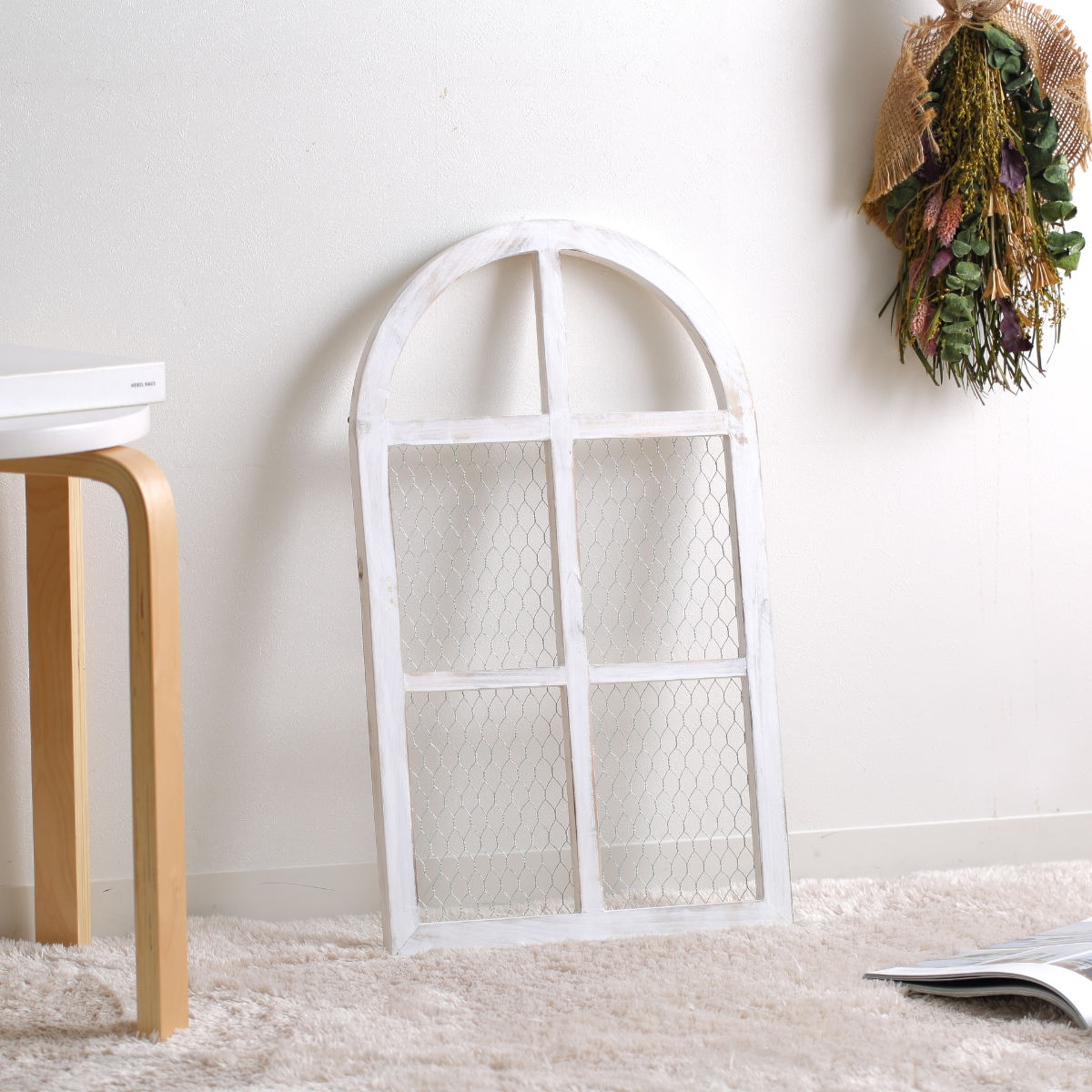 ガーデンオーナメント ルフェン ウィンドウフレーム S ( ガーデニング雑貨 窓 フレーム 木製 ウッドフレーム 窓枠アーチ 園芸 エクステリア 雑貨 飾り 庭 ベランダ ガーデニング インテリア ディスプレイ 壁掛け おしゃれ ) 【ホワイト】 ホワイト