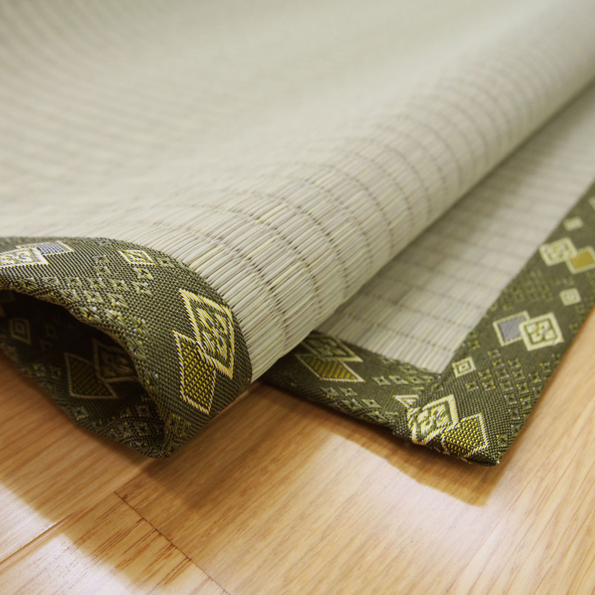 い草上敷き 国産 本間3畳 琥珀 ( い草 マット 上敷き い草ラグ 敷物 三畳 畳マット 和室 イグサ 引目織 藺草 和室敷物 ラグ 夏用マット 3帖 )