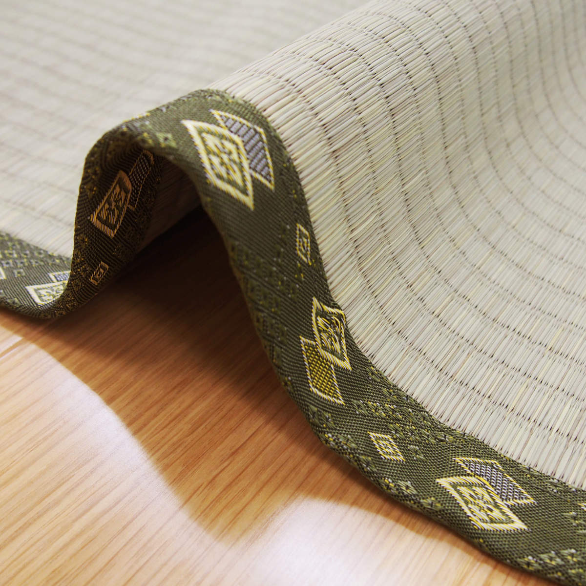 い草上敷き 国産 本間3畳 琥珀 ( い草 マット 上敷き い草ラグ 敷物 三畳 畳マット 和室 イグサ 引目織 藺草 和室敷物 ラグ 夏用マット 3帖 )