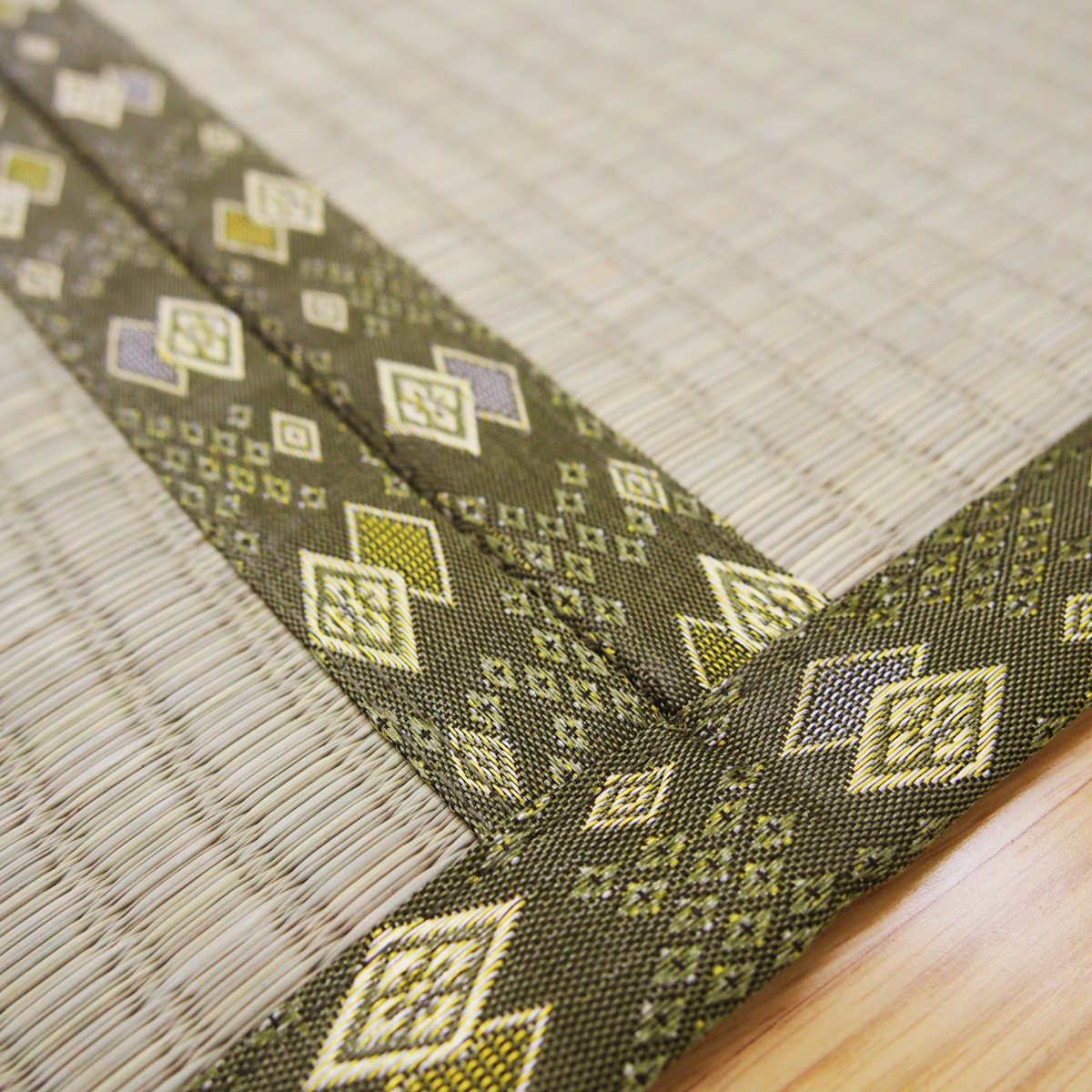 い草上敷き 国産 本間3畳 琥珀 ( い草 マット 上敷き い草ラグ 敷物 三畳 畳マット 和室 イグサ 引目織 藺草 和室敷物 ラグ 夏用マット 3帖 )