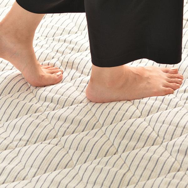 ラグ ワッフル生地のインド綿キルトラグ 185×240cm ( LH17669 ラグマット カーペット 絨毯 マット 吸水 吸湿 通気性 綿 洗える 清潔 ソファ前 ベッドサイド オールシーズン リビング 床暖 ホットカーペット対応 ) 【ネイビー】 ネイビー