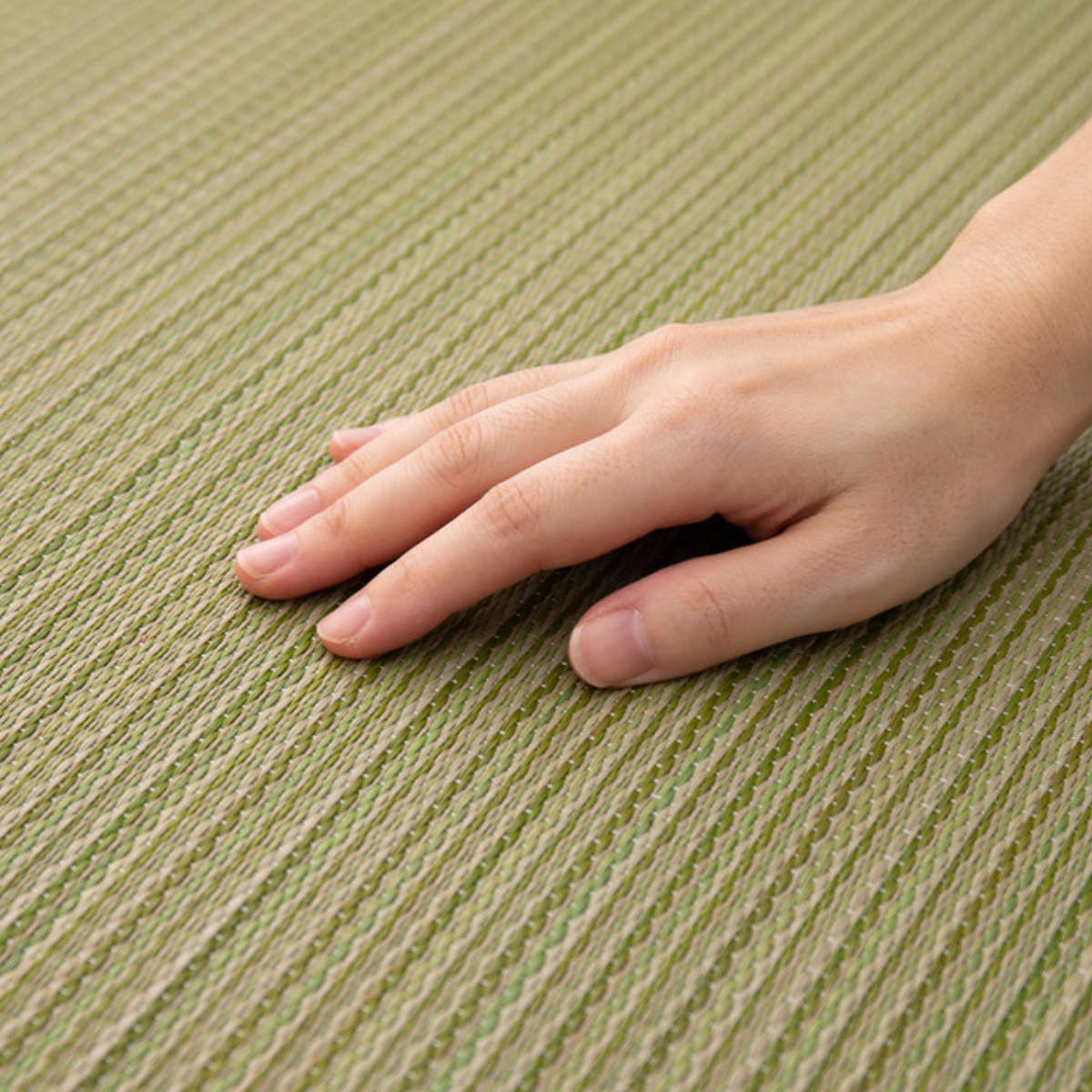 ユニット畳 置き畳 綾川 約82×82 滑り止め付き ブルー ( 畳マット 畳 ラグ マット い草 軽量 コンパクト 移動 楽々 簡単 設置 システム畳 フロア畳 フローリング畳 軽い フローリング 手軽 和室 洋室 厚み 滑り止め ) 【グリーン】 グリーン