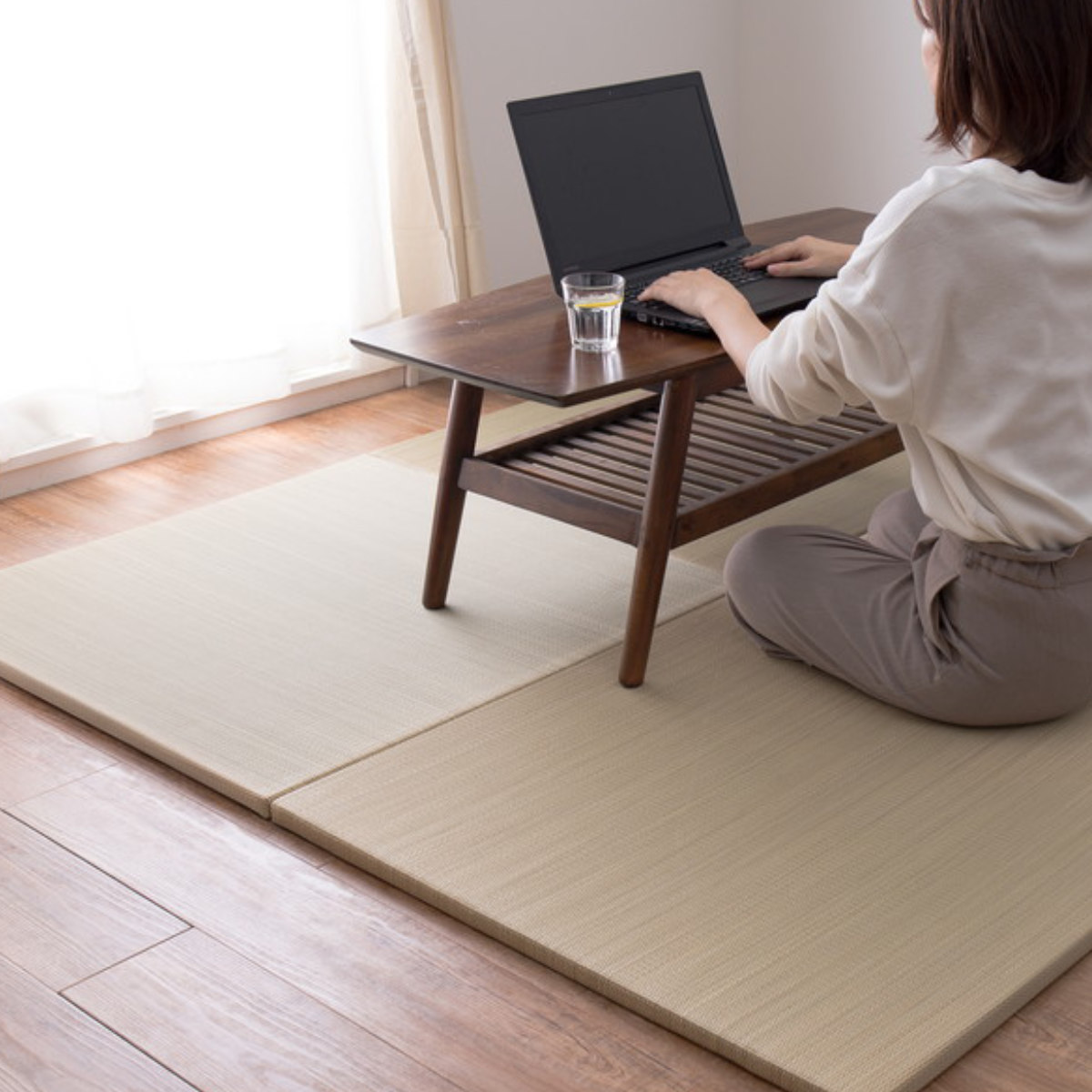 ユニット畳 置き畳 綾川 約82×82 滑り止め付き 12枚セット ブルー ( 畳マット 畳 ラグ マット い草 軽量 コンパクト 移動 楽々 簡単 設置 システム畳 フロア畳 フローリング畳 軽い フローリング 手軽 和室 洋室 厚み 滑り止め ) 【ブラウン】 ブラウン