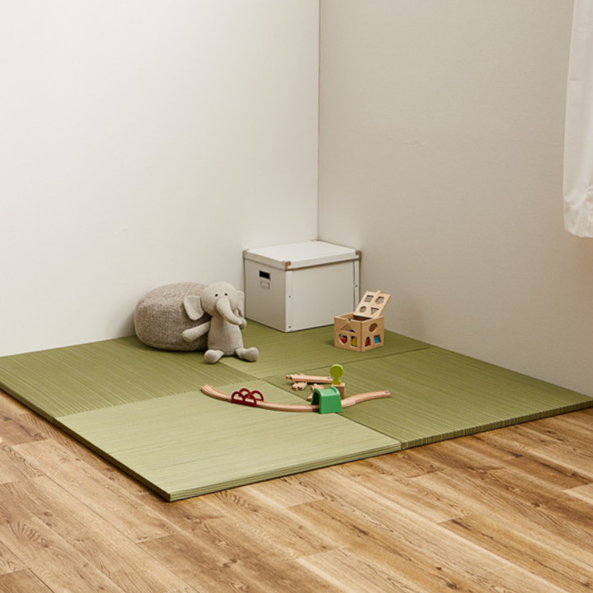 ユニット畳 置き畳 綾川 約82×82 滑り止め付き 12枚セット ブルー ( 畳マット 畳 ラグ マット い草 軽量 コンパクト 移動 楽々 簡単 設置 システム畳 フロア畳 フローリング畳 軽い フローリング 手軽 和室 洋室 厚み 滑り止め ) 【ブラウン】 ブラウン