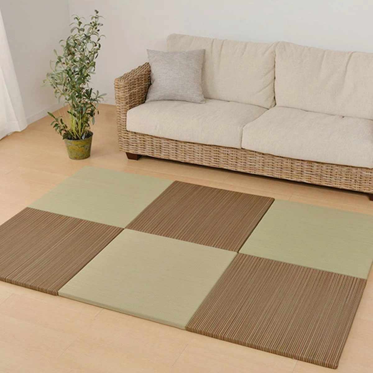 ユニット畳 置き畳 紗彩 約65×65 滑り止め付き 4枚セット ブラック ( 畳マット 畳 ラグ マット い草 軽量 コンパクト 移動 楽々 簡単 設置 システム畳 フロア畳 フローリング畳 軽い フローリング 手軽 和室 洋室 厚み 滑り止め ) 【ナチュラル】 ナチュラル