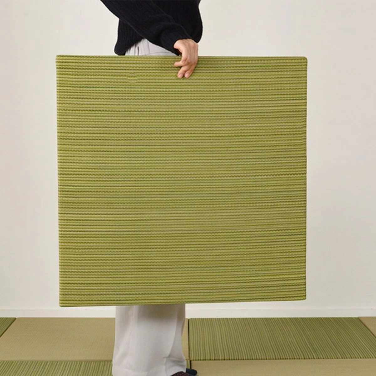 ユニット畳 置き畳 紗彩 約65×65 滑り止め付き 4枚セット ブラック ( 畳マット 畳 ラグ マット い草 軽量 コンパクト 移動 楽々 簡単 設置 システム畳 フロア畳 フローリング畳 軽い フローリング 手軽 和室 洋室 厚み 滑り止め ) 【ナチュラル】 ナチュラル